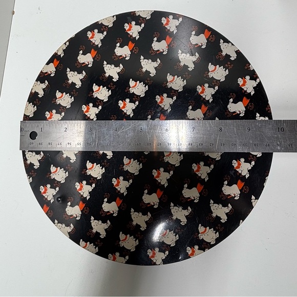 Wonderful vintage 80s Halloween ghost tin with original Eaton’s tag - Picture 10 of 11